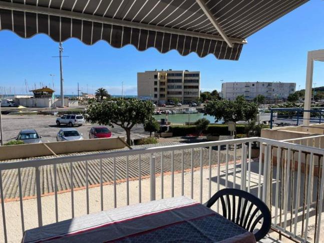 Superbe appartement avec vue sur le port Saint-Pierre-la-Mer  Extérieur photo